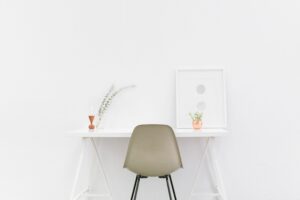 desk-table-white-chair